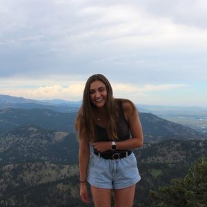 Meet your Posher, Katelyn